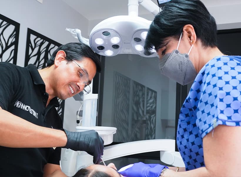 Acompañamiento en sillón clínico dental